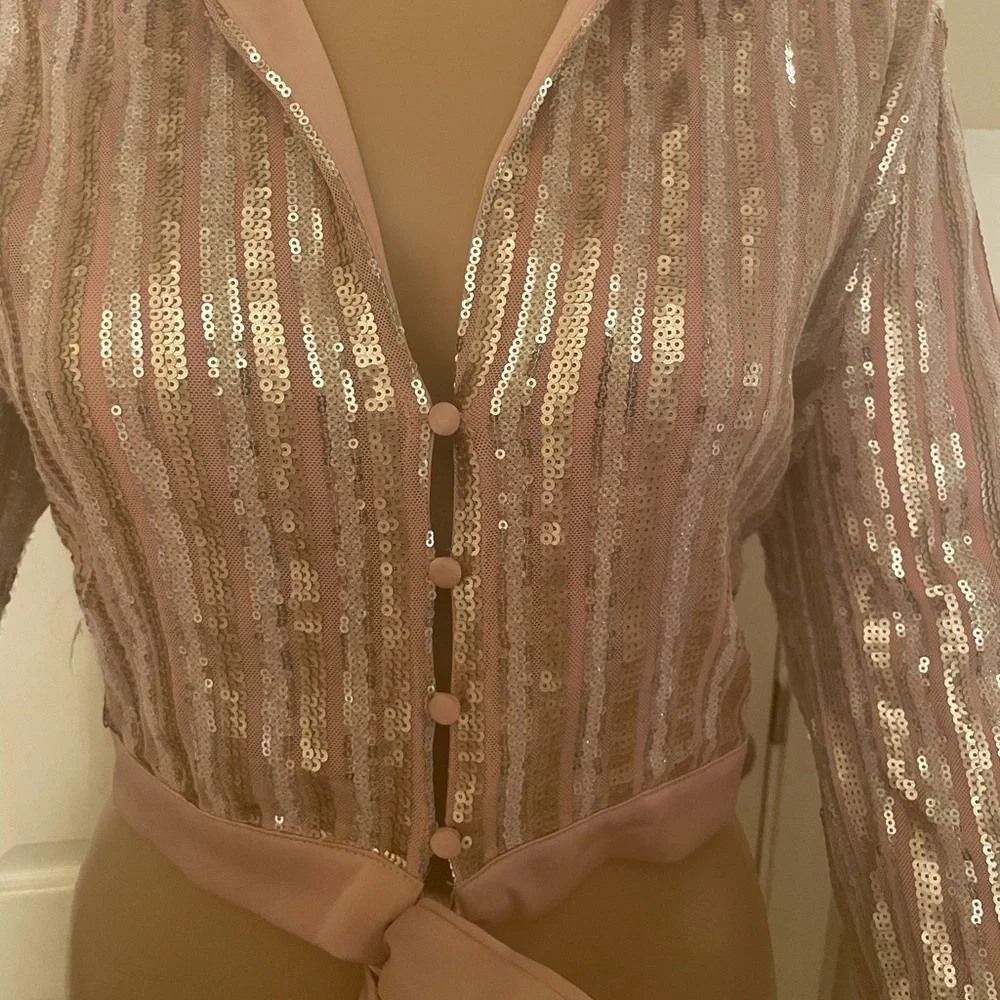 Beautiful sequence top - Picture 6 of 6